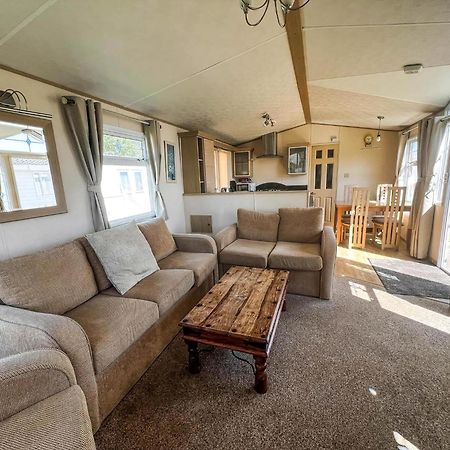 Great 6 Berth Caravan By The Beach At California Cliffs In Scratby Ref 50010L Great Yarmouth Exterior photo
