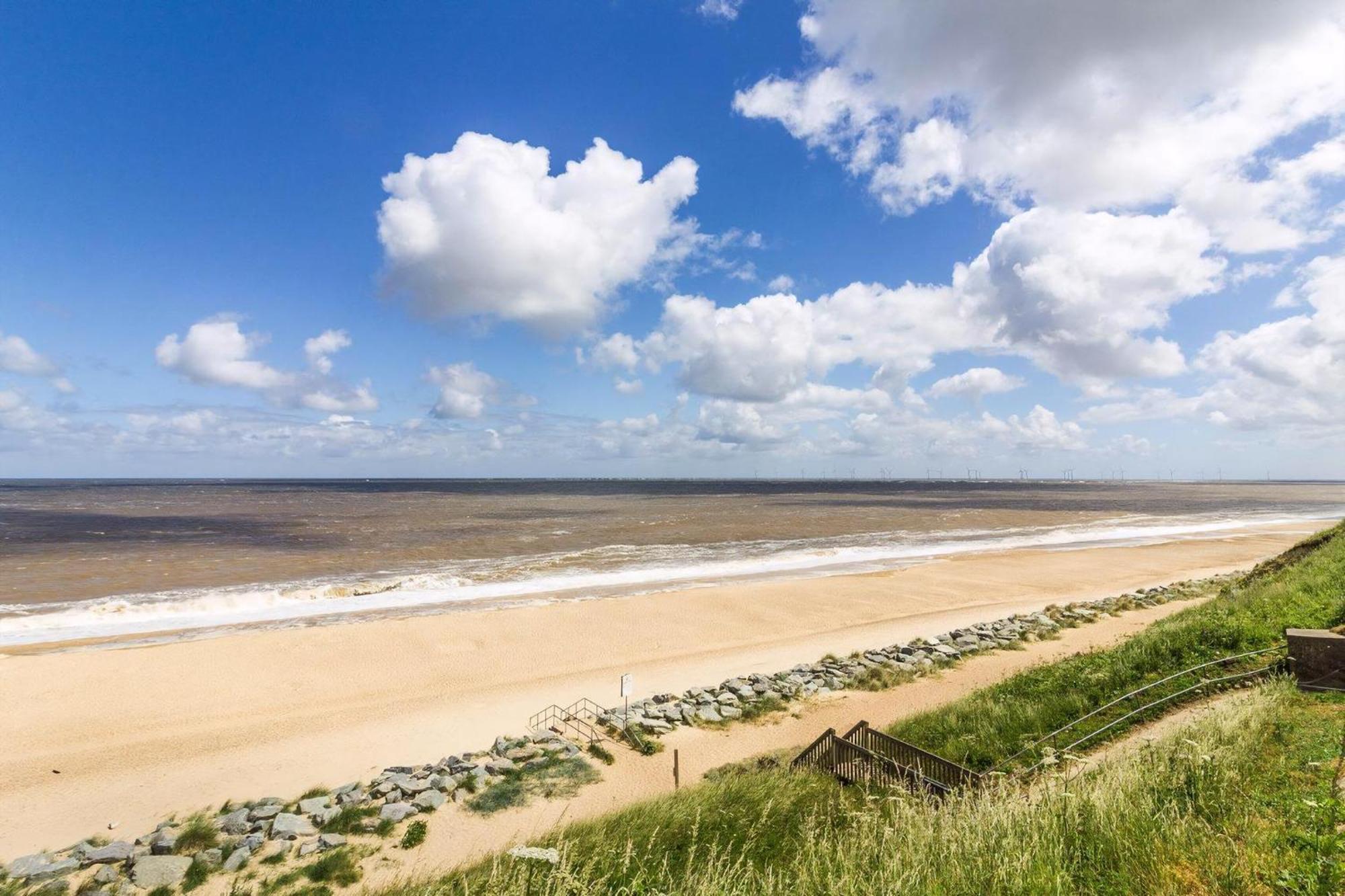 Great 6 Berth Caravan By The Beach At California Cliffs In Scratby Ref 50010L Great Yarmouth Exterior photo