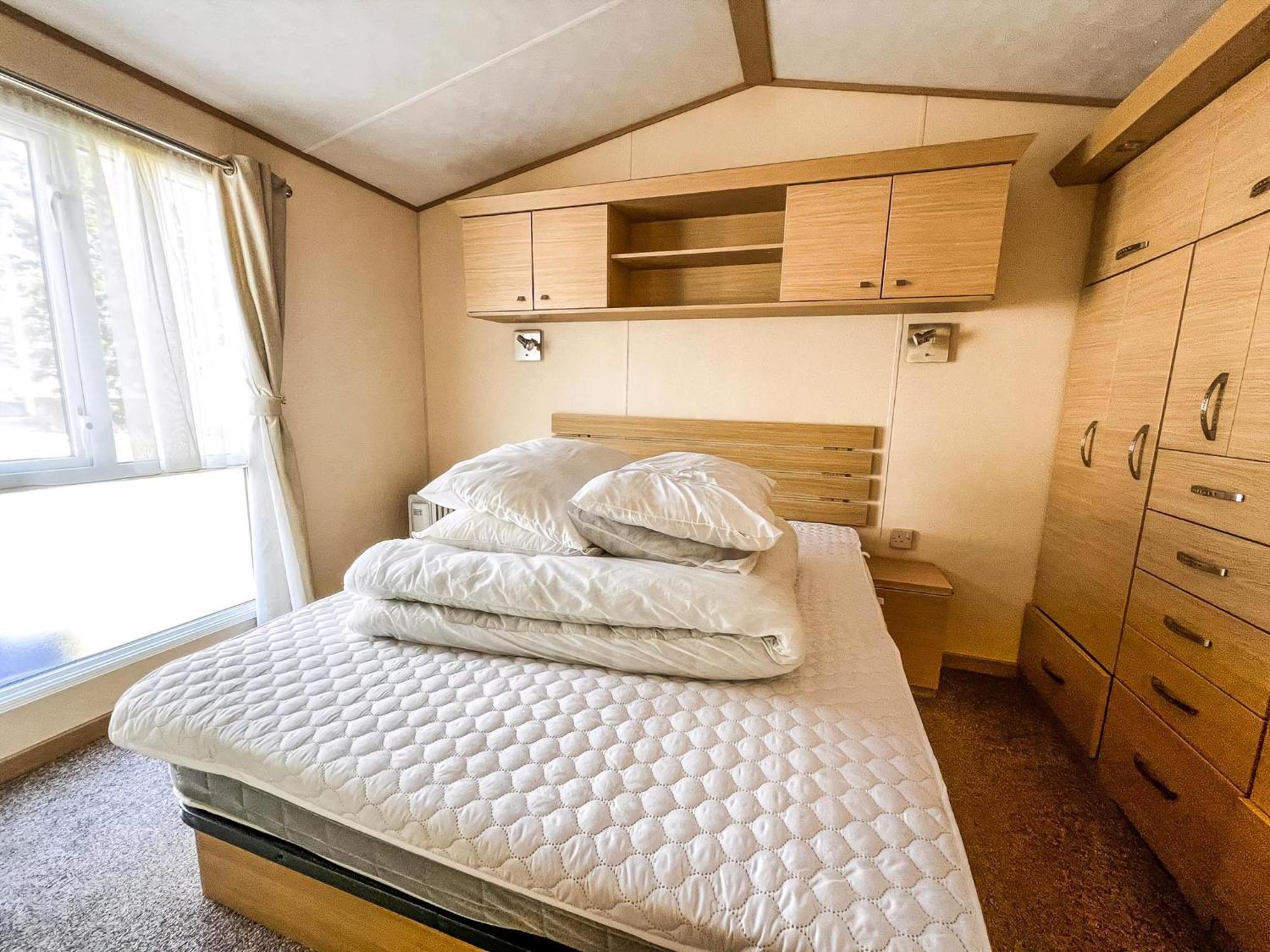 Great 6 Berth Caravan By The Beach At California Cliffs In Scratby Ref 50010L Great Yarmouth Exterior photo